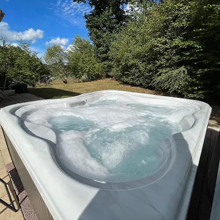Holiday home Maison 10 Pers Avec Spa, Balneo & Vue Nature Dinoze