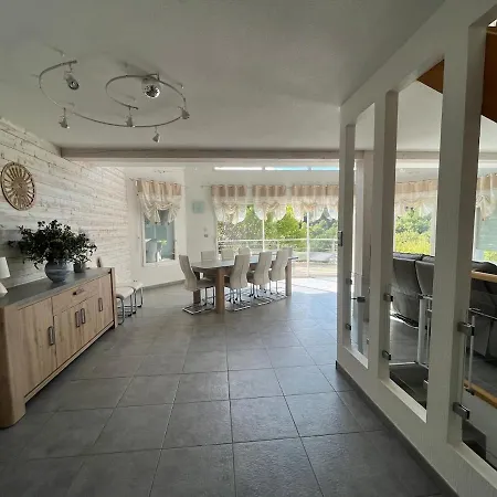 Holiday home Maison 10 Pers Avec Spa, Balneo & Vue Nature Dinoze