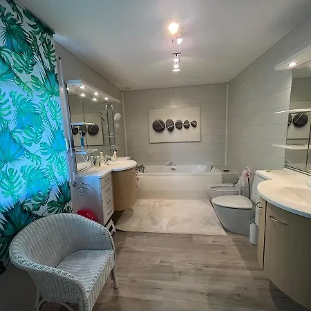Holiday home Maison 10 Pers Avec Spa, Balneo & Vue Nature Dinoze